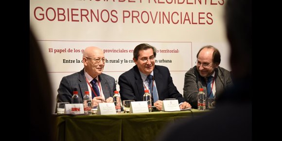 8. Las diputaciones exigen en Granada más recursos y mejor financiación para prestar servicios públicos de calidad