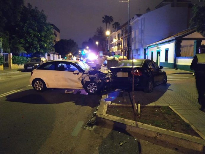 Coche accidentado accidente tráfico málaga ciudad coche robado se empotra con ot