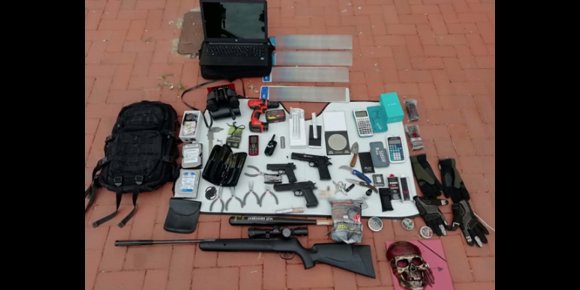 6. Detenido en València un joven de 19 años que llevaba en su coche armas simuladas