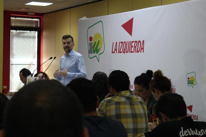 Antonio Maíllo, ante la Coordinadora de IU Andalucía