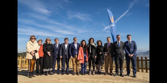 3. Plasencia inaugura primer parque eólico de la región, que ahorrará 120.000 toneladas anuales de emisiones contaminantes