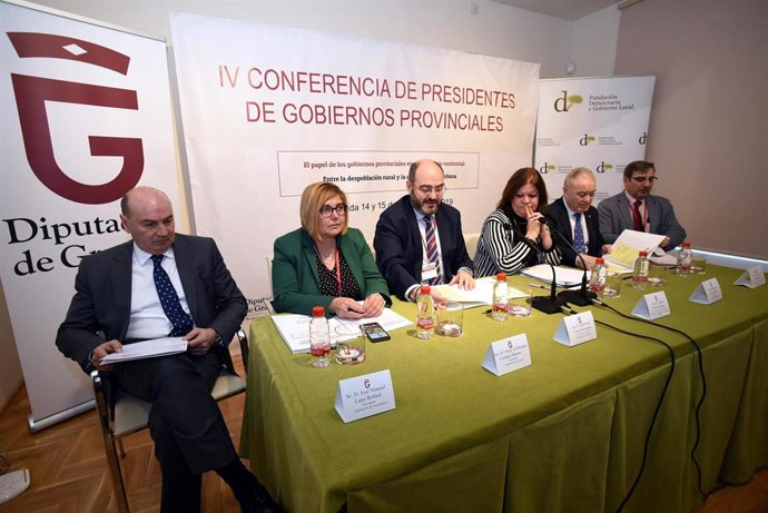 Rosario Cordero participa en una conferencia de presidentes provinciales
