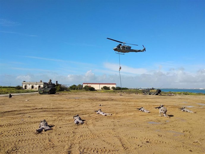 Militares españoles durante unas maniobras