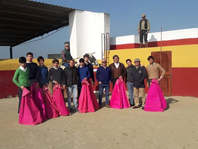 Alumnos de la escuela de tauromaquia