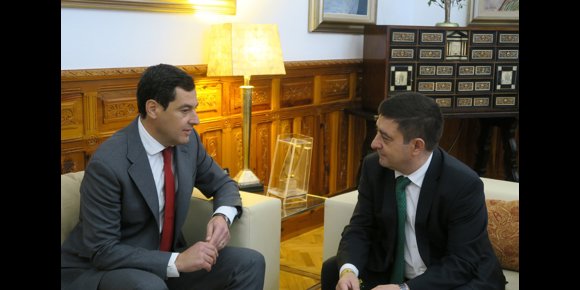 2. Reyes traslada al presidente de la Junta distintos proyectos de interés para la provincia