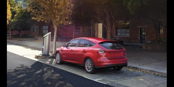 1. El Gobierno destina 60 millones a movilidad sostenible y da 5.000 euros para comprar un coche eléctrico
