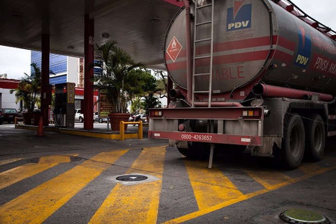 Venezuela podría vetar los dólares en la compraventa de crudo