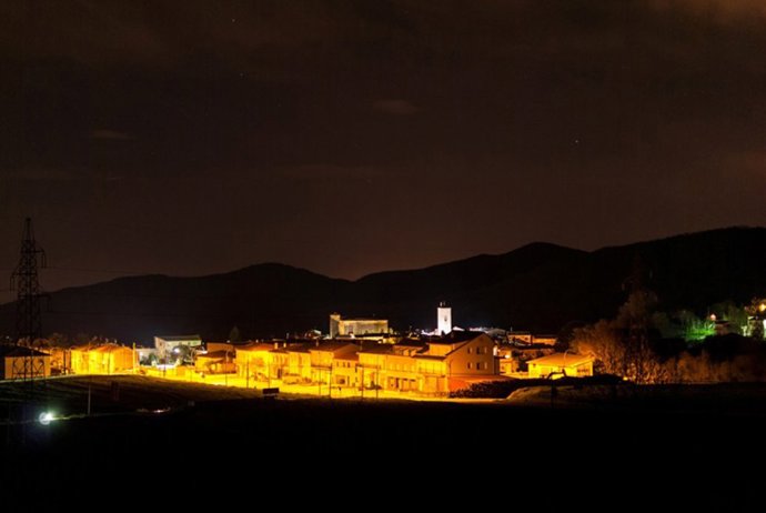 Iluminación nocturna en Santa Pau (Girona)