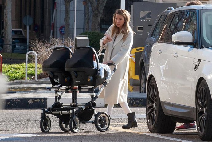 ALICE CAMPELLO, UNA MAMÁ INFLUENCER MUY ENTREGADA CON SUS GEMELOS EN SU NUEVA 