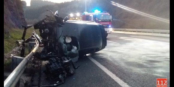 6. Herido leve un conductor tras salirse de la vía en la A-8 en Hazas de Cesto