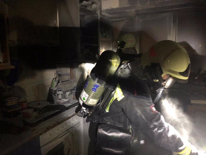 Bomberos intervienen en el incendio de una vivienda en Los Arcos