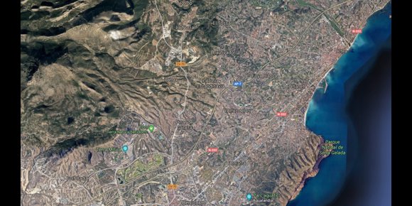 10. Hallan 400 plantas y 4 kilos de marihuana en un chalé gracias al ruido del aire acondicionado