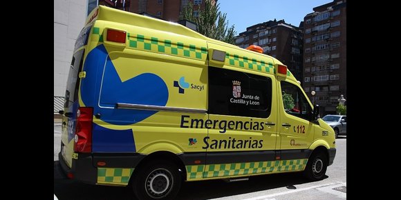 1. Atendidos tres hombres tras el incendio en una residencia de Arévalo (Ávila)