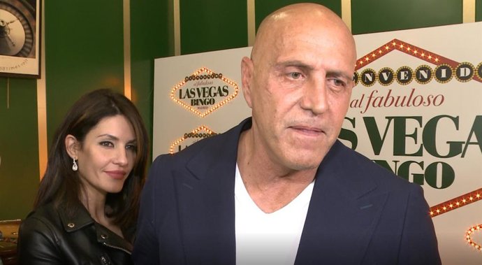 Kiko Matamoros posa con su novia Cristina en el Bingo Las Vegas