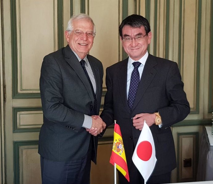 Josep Borrell se reúne con su homólogo japonés, Taro Kono