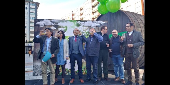 4. Las autoridades destacan la sidra como elemento cultural y como metáfora de la capacidad dialogante de los asturianos