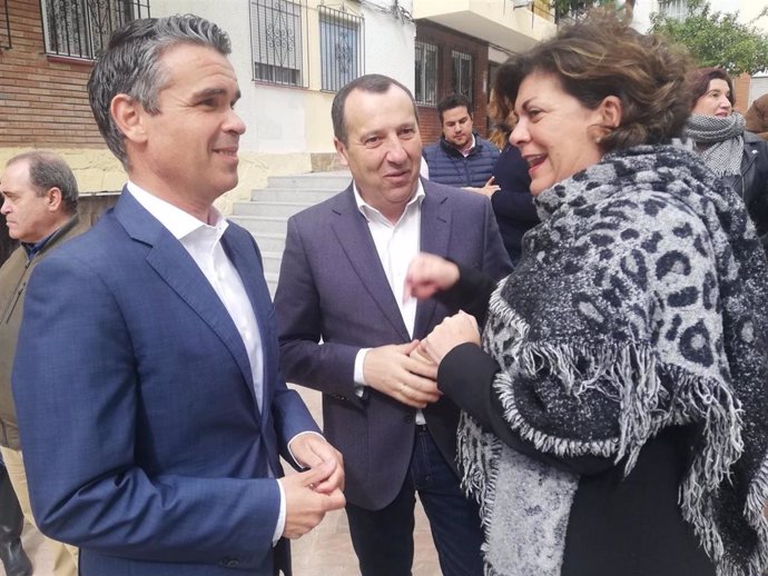 Bernal y Ruiz Espejo en la presentación de los candidatos del PSOE para las muni