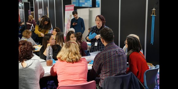 3. La segunda jornada de Creativa Málaga se centra en demostraciones de técnicas artesanales de la mano de blogueras