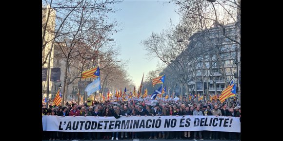 10. Miles de personas, en la manifestación de Barcelona contra el juicio del 'procés'