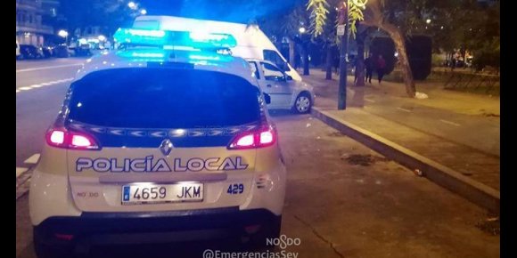 1. Detenido en Sevilla un varón acusado de romper los cristales de una parada de Tussam y de un coche