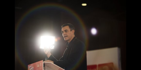 6. Un sondeo otorga a Vox y Ciudadanos los mismos escaños y coloca a Sánchez como ganador con el 33% de los asientos