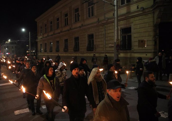 Desfile con antorchas de la ultraderecha pronazi búlgara en Sofía