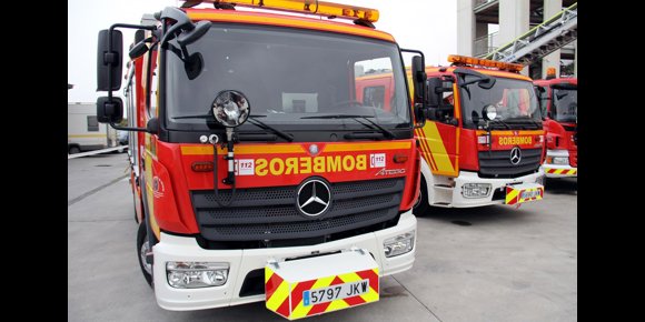 9. Desalojadas cinco personas y afectados tres pisos por un incendio en una vivienda de Salobreña (Granada)