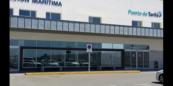 9. Reabre al tráfico marítimo el puerto de Tarifa (Cádiz) tras estar cerrado por el temporal de poniente