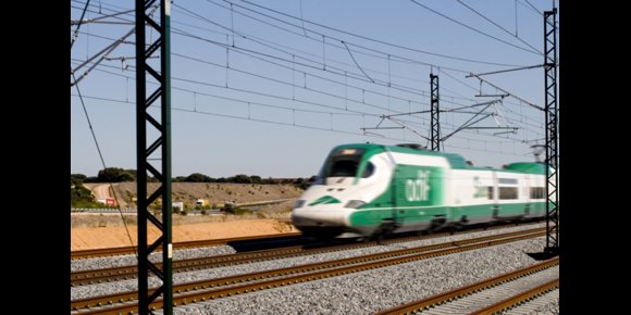 10. Los fabricantes de trenes se lanzan a por un pedido de locomotoras AVE de Adif de 168 millones
