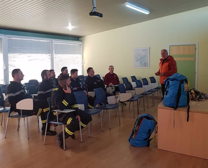 Bomberos de la Diputación de Córdoba reciben un curso de formación