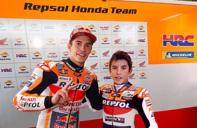 Marc Márquez en un fotomontaje con Márc Márquez cuando tenía 8 años