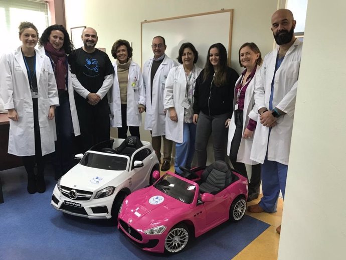 El Hospital Virgen del Rocío recibe la donación de dos nuevos cochecitos eléctri