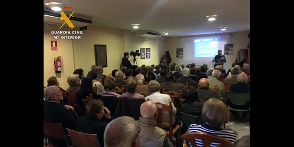 6. El 'Plan Mayor Seguridad' llega a Villanueva de Córdobacon una charla para las personas mayores
