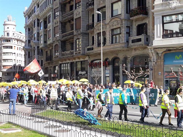 Manifestación de Gure Esku Dago en solidaridad con Cataluña