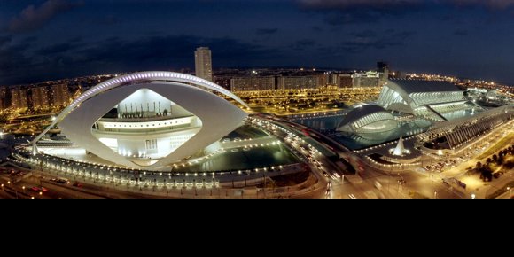 5. Les Arts ofrece una visita guiada, un recital y un cóctel para disfrutar de la Nit del Foc