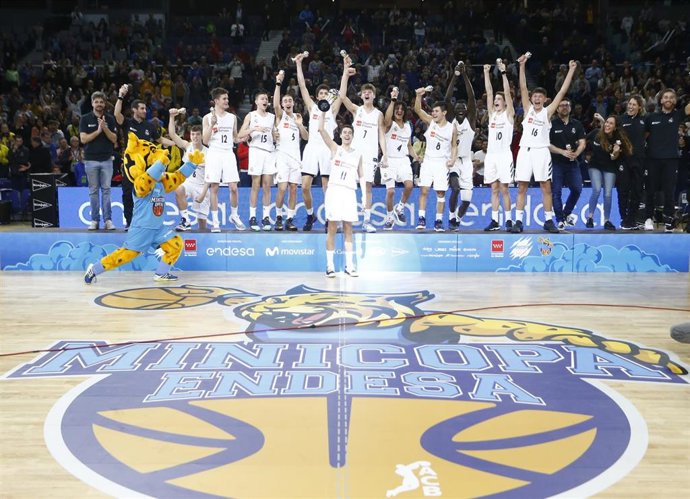 El Real Madrid vuelve batir al Iberostar Canarias por su séptima Minicopa consec