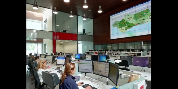 3. Trasladan en helicóptero a un herido en una ruta en Nigüelas (Granada) cuyo rescate se complicó por el temporal