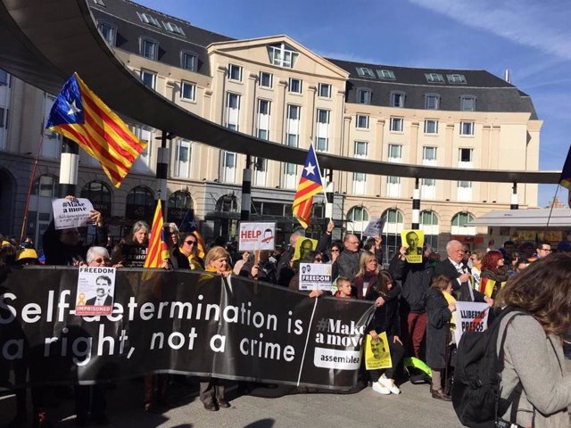 Manifestación en Bruselas contra el inicio del juicio del 1-O