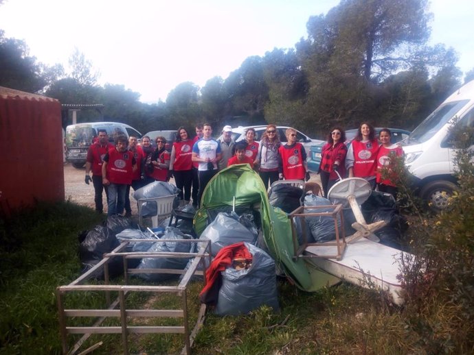 Voluntarios de la X Limpieza de Sa Talaia de Sant Antoni