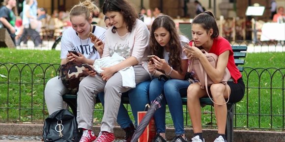 8. Menores en 'apps' de citas para adultos: el papel de la información para concienciar de los riesgos de Internet