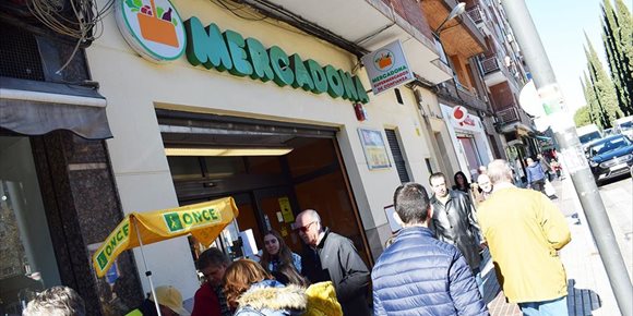 6. El BOE publica el convenio de Mercadona, con sueldo base de 1.300 euros y ampliación de paternidad a 7 semanas