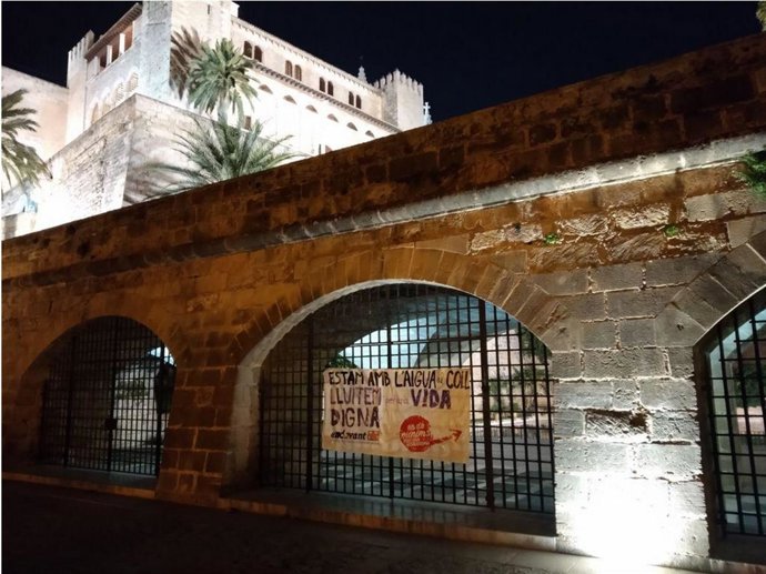 Endavant Gosen colloca pancartes en fonts