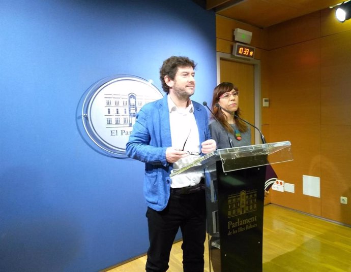 Portavoces de Podemos en el Parlament, Alberto Jarabo y Laura Camargo