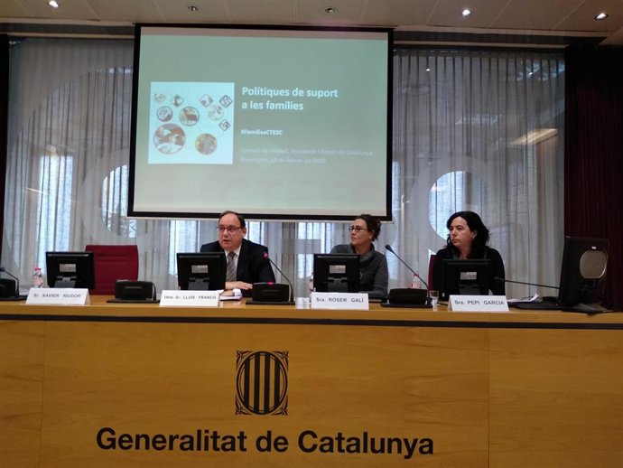 L.Franco (Ctesc), R.Galí (dtora.Familias de la Generalitat) y P.García (ponente)