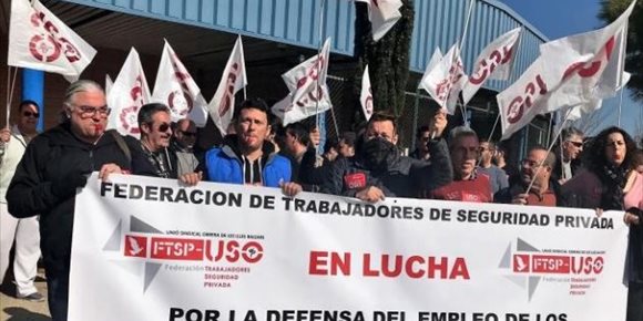 7. Una setentena de personas se concentran ante la cárcel de Palma en defensa de la seguridad privada en prisiones