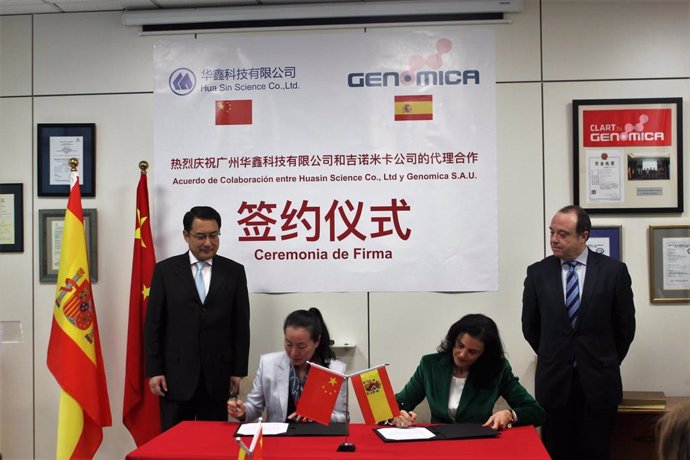 Firma del acuerdo entre GENOMIA y la compañía china HuaSin sobre diagnóstico de 