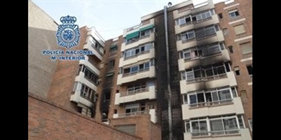 7. Archivo provisional de la investigación sobre el incendio de un bloque de Granada donde falleció una mujer