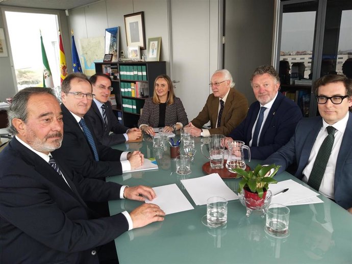 Marifrán Carazo, reunida con representantes de la CEA.