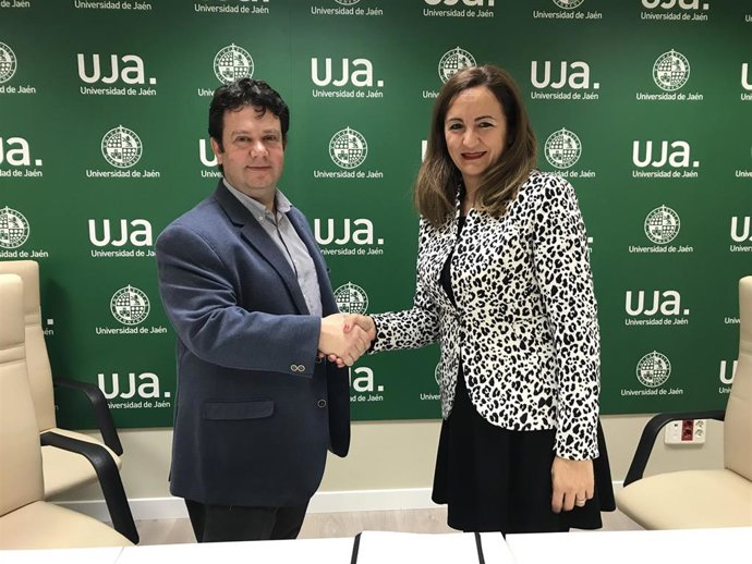 Firma del convenio para prácticas del Programa Fundación Cajasur para estudiante