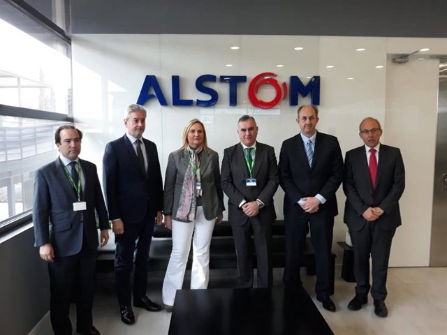 Rosalía Gonzalo visita la empresa Alstom junto al gerente del Consorcio y el con